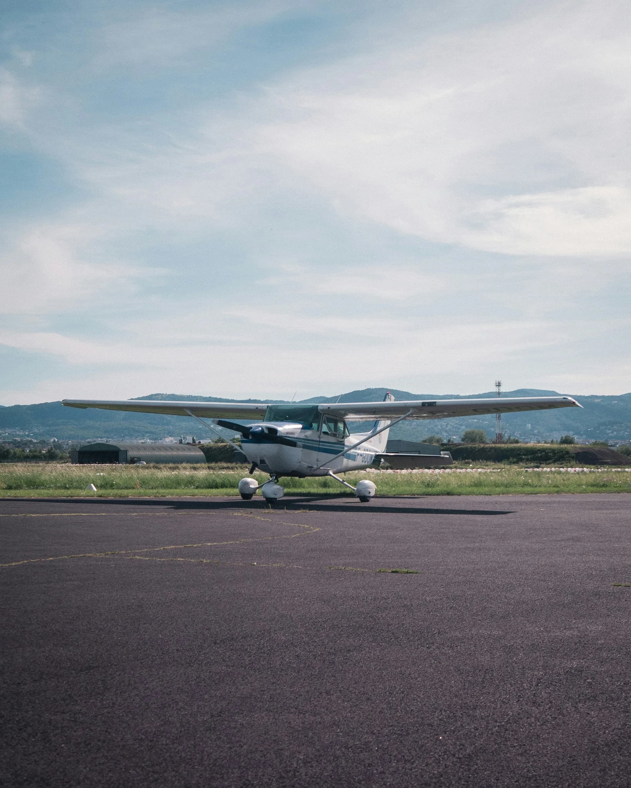 Cessna 172 training aircraft at CLM